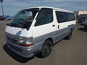Toyota HiAce 2002 White