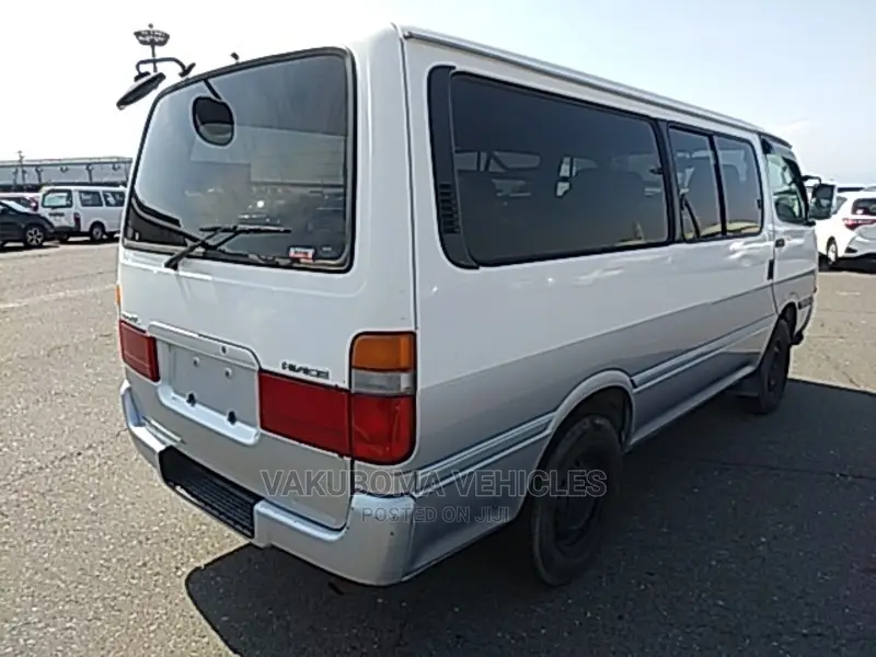 Toyota HiAce 2002 White