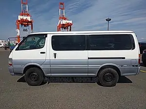 Toyota HiAce 2002 White