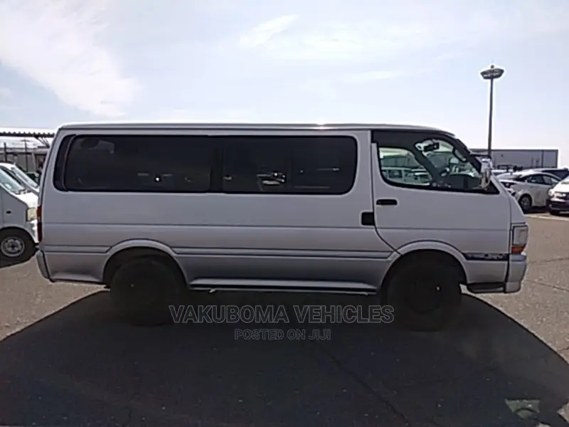 Toyota HiAce 2002 White