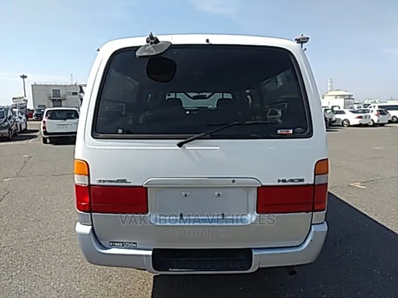 Toyota HiAce 2002 White