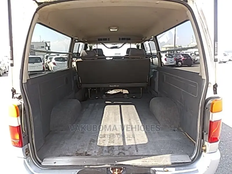Toyota HiAce 2002 White