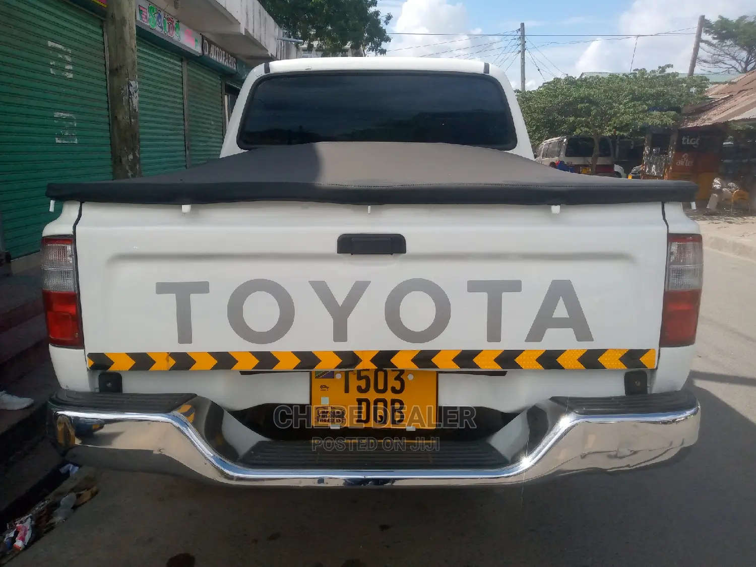 Toyota Hilux 2004 White