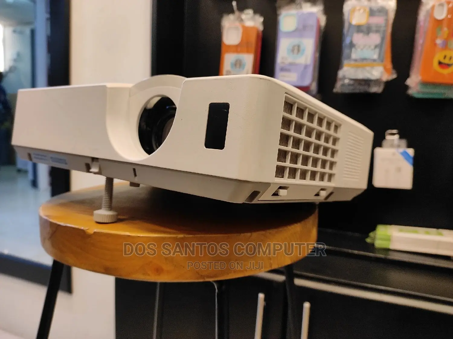 Hitachi Projector 100 Inches Display