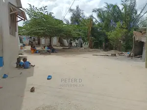 Kiwanja Kina Nyumba Na Frame