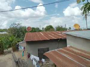 Kiwanja Kina Nyumba Na Frame