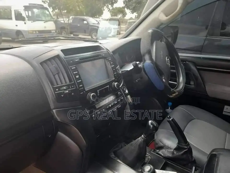 Toyota Land Cruiser 2012 White