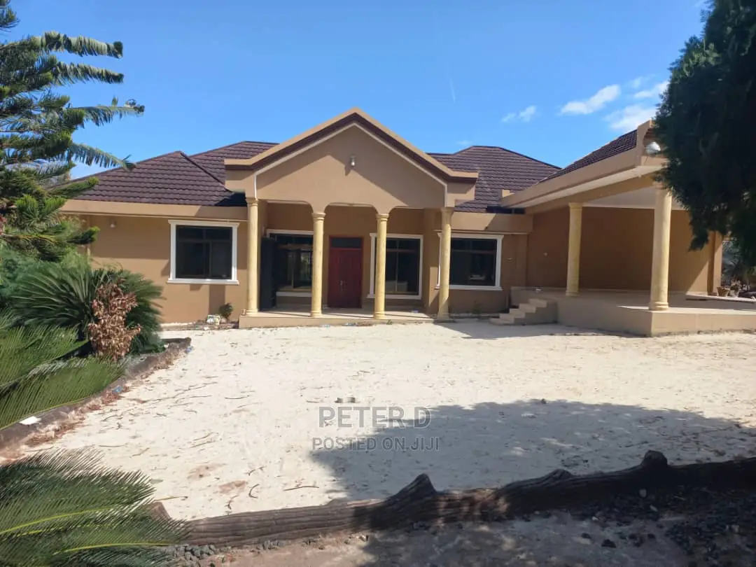 5bdrm House in Goba for Sale