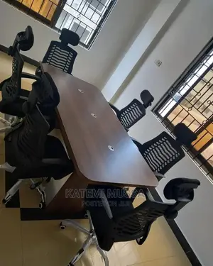 Photo - Meza Ya Mkutano