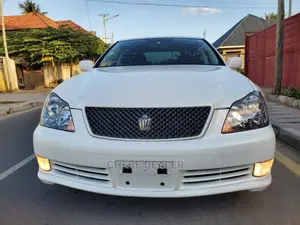 Toyota Crown Royale 2005 White