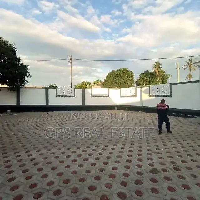 4bdrm House in Maxposh, Temeke for Sale