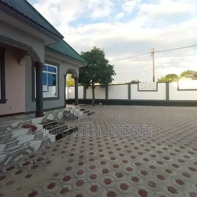4bdrm House in Maxposh, Temeke for Sale