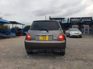 Toyota IST 2004 Gray