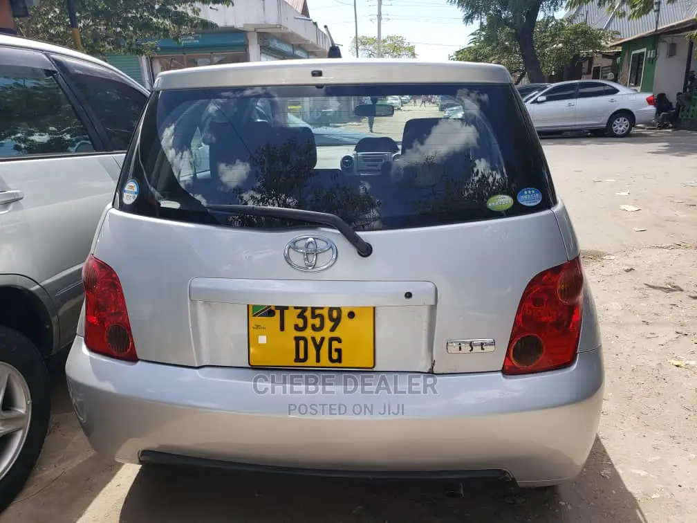 Toyota IST 2004 Silver