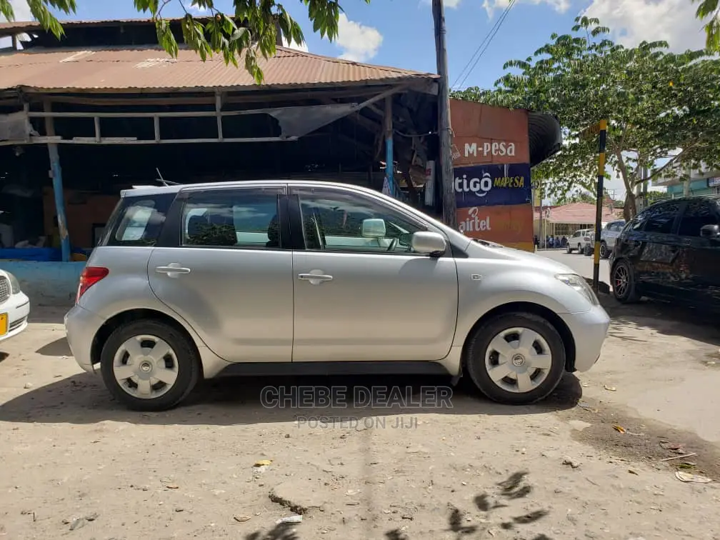 Toyota IST 2004 Silver