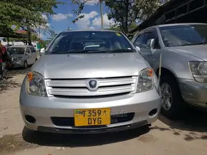 Toyota IST 2004 Silver
