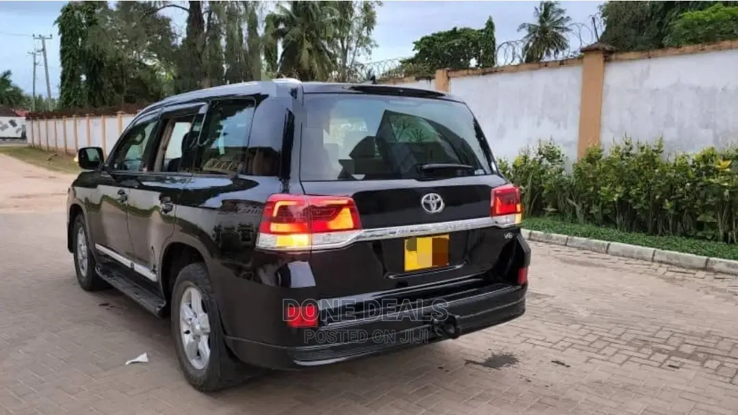 Toyota Land Cruiser 2010 Black