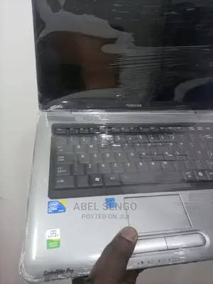 Laptop Toshiba Satellite C655 4GB Intel Core 2 Duo HDD 320GB