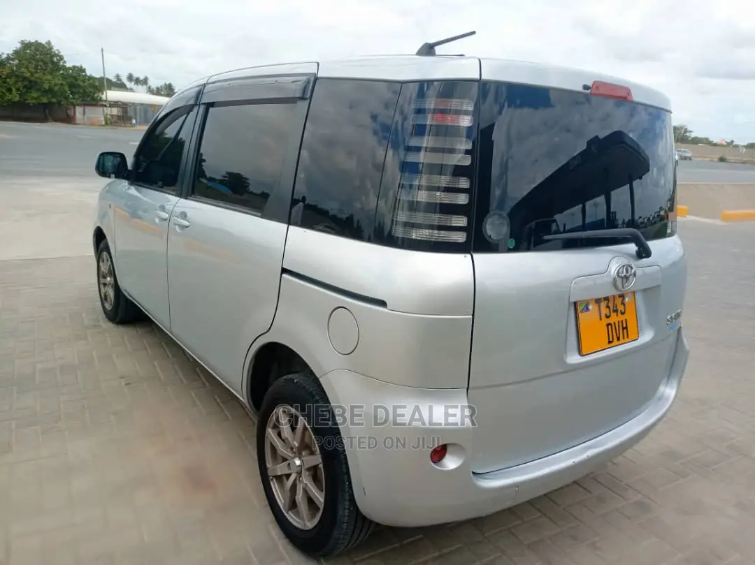 Toyota Sienta 1.5 AWD 2005 Silver