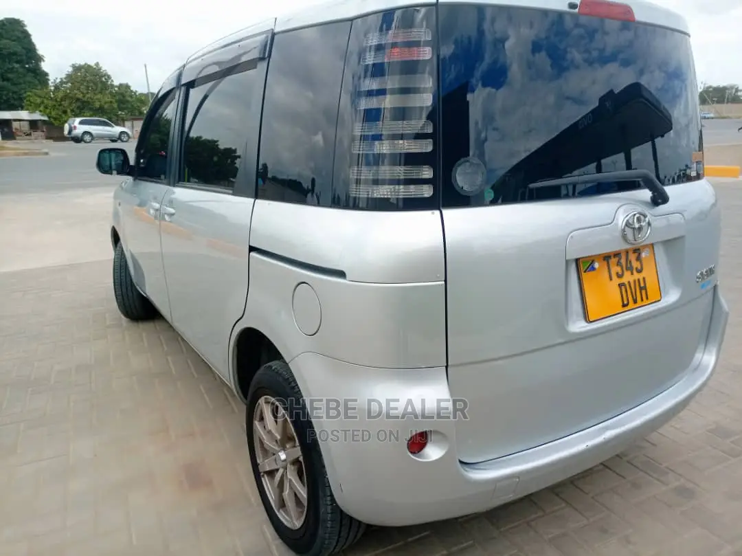 Toyota Sienta 1.5 AWD 2005 Silver