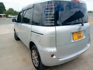 Toyota Sienta 1.5 AWD 2005 Silver