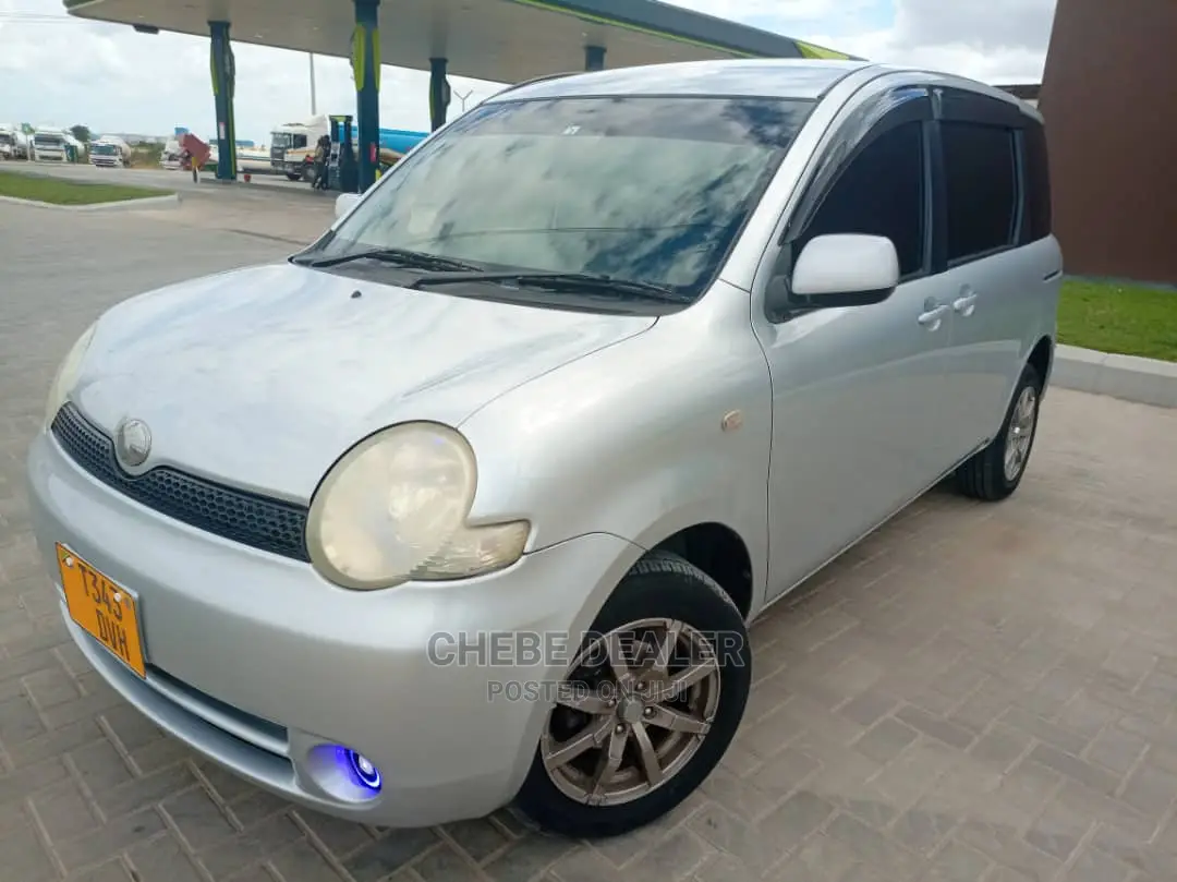 Toyota Sienta 1.5 AWD 2005 Silver
