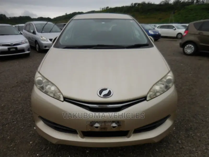 Toyota Wish 2012 Gold