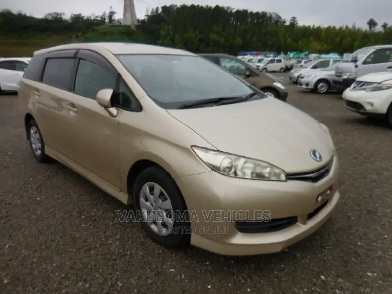 Toyota Wish 2012 Gold