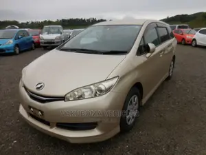 Toyota Wish 2012 Gold