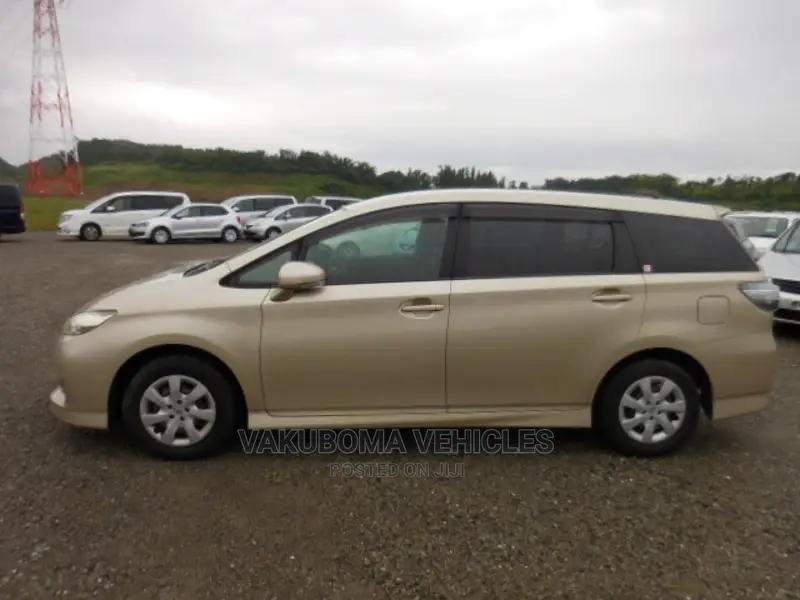 Toyota Wish 2012 Gold