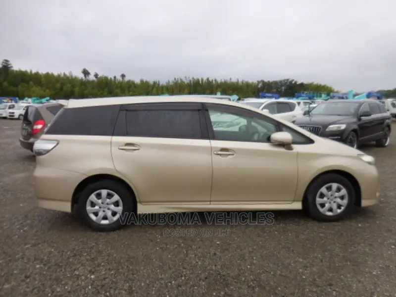 Toyota Wish 2012 Gold
