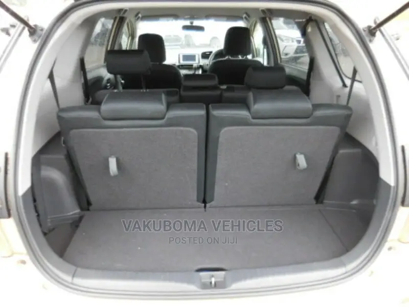 Toyota Wish 2012 Gold