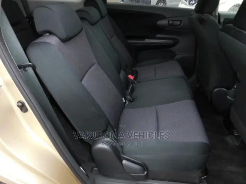 Toyota Wish 2012 Gold