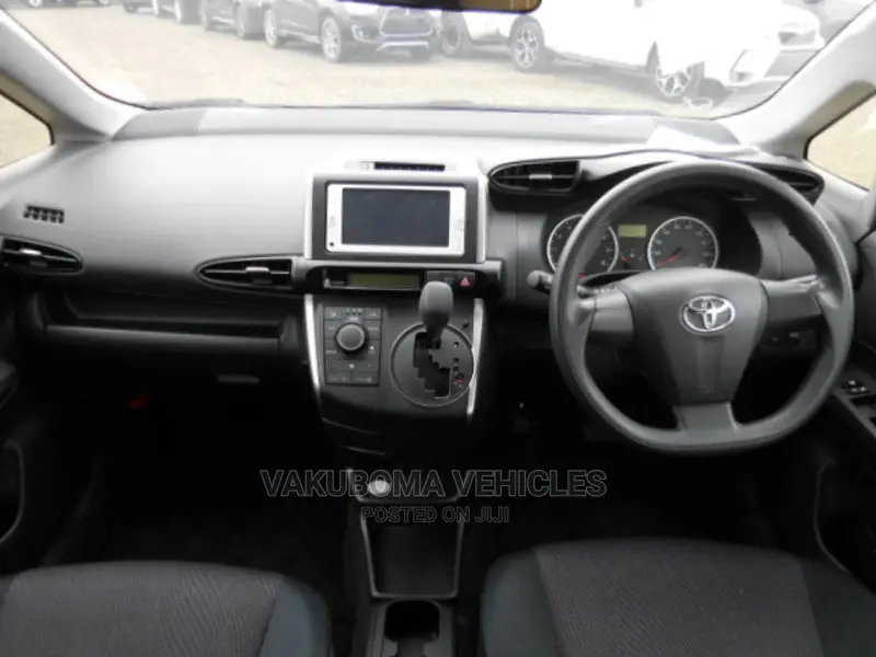 Toyota Wish 2012 Gold