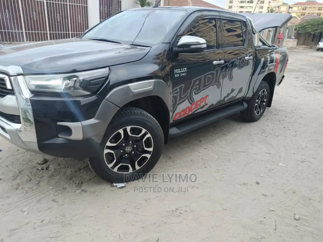 Toyota Hilux 2020 Black