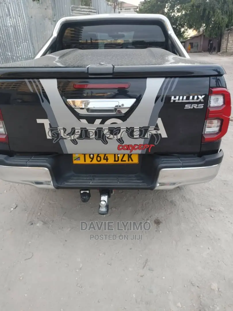 Toyota Hilux 2020 Black