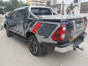Toyota Hilux 2020 Black