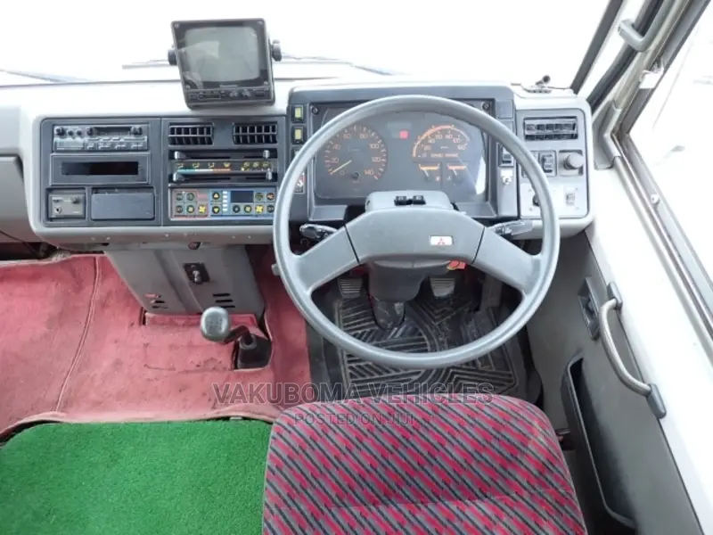 Mitsubishi Fuso Rosa 1994 White