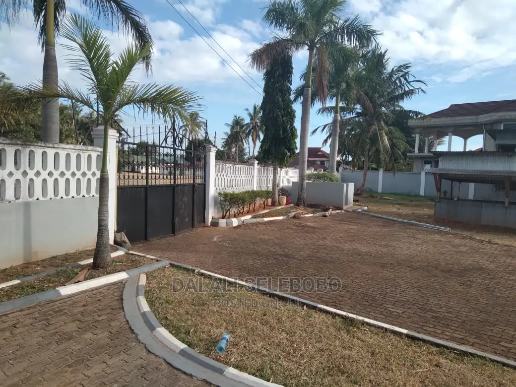 5bdrm Bungalow in Tegeta Masaiti, Kinondoni for Sale
