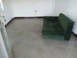 Frame Inaangalia Barabara
