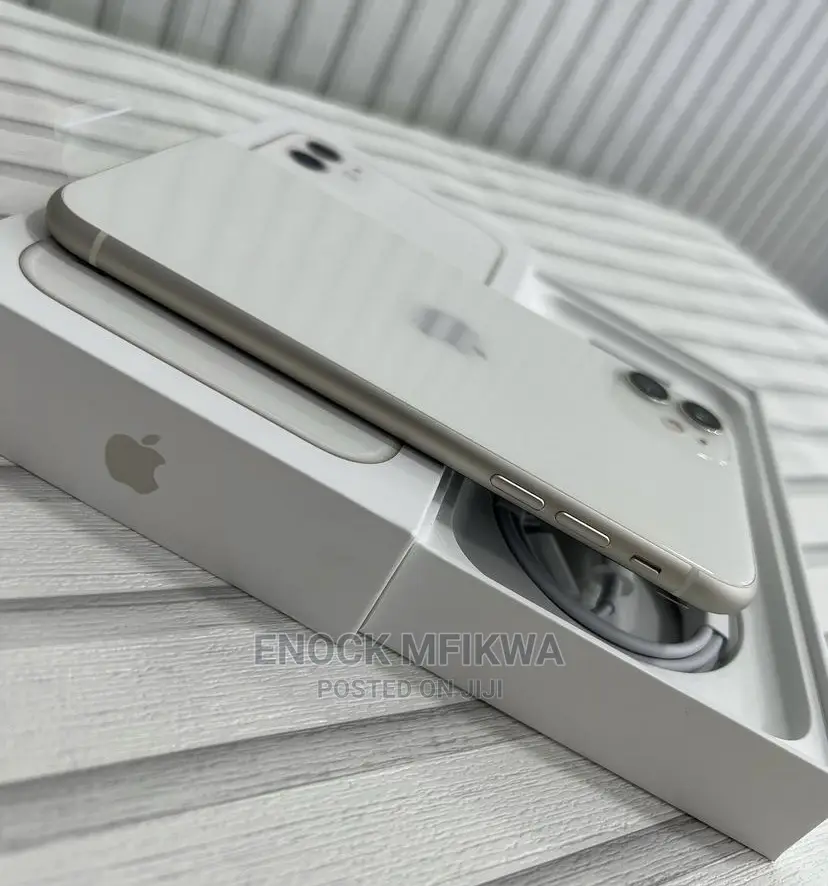 New Apple iPhone 11 64 GB White