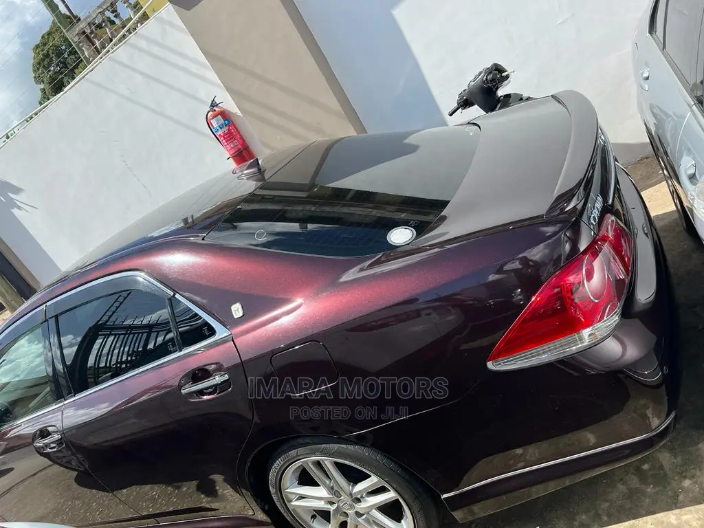 Toyota Crown 2010