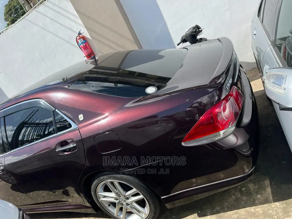 Toyota Crown 2010