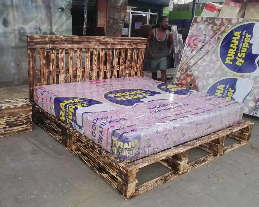 Kitanda Kizuri Sana Cha Pallett Bed