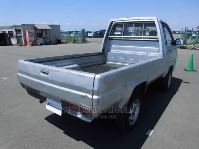 Toyota Lite-Ace 2000 Silver
