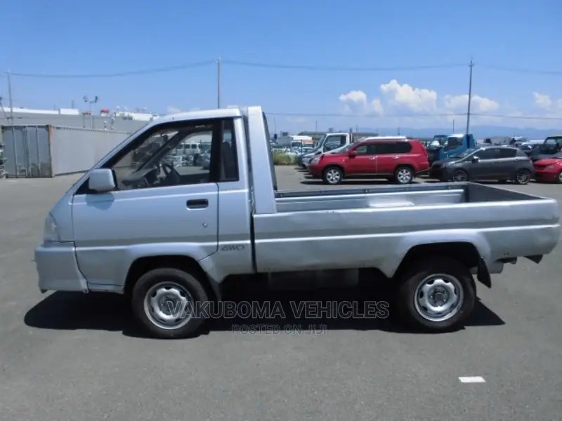 Toyota Lite-Ace 2000 Silver