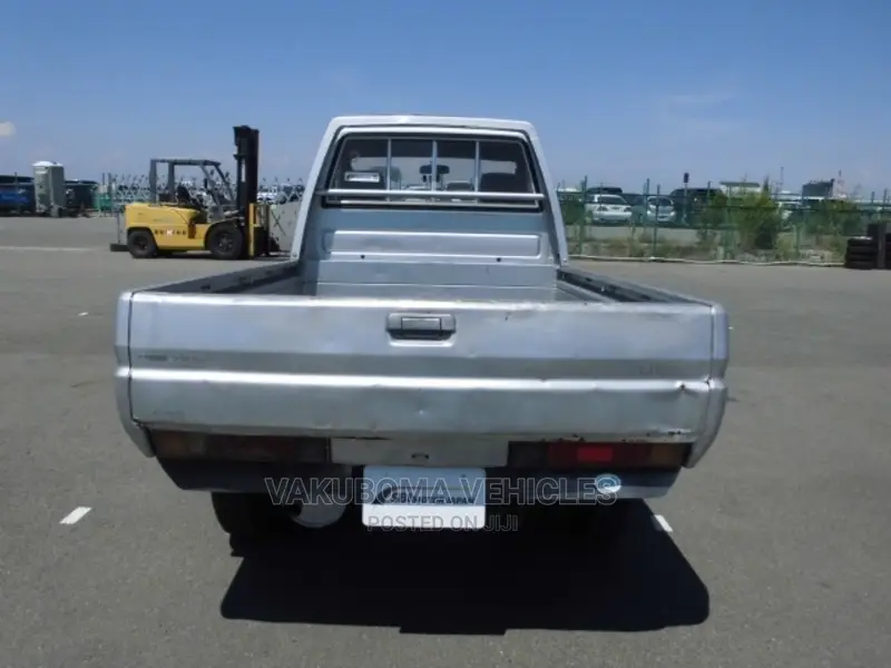 Toyota Lite-Ace 2000 Silver