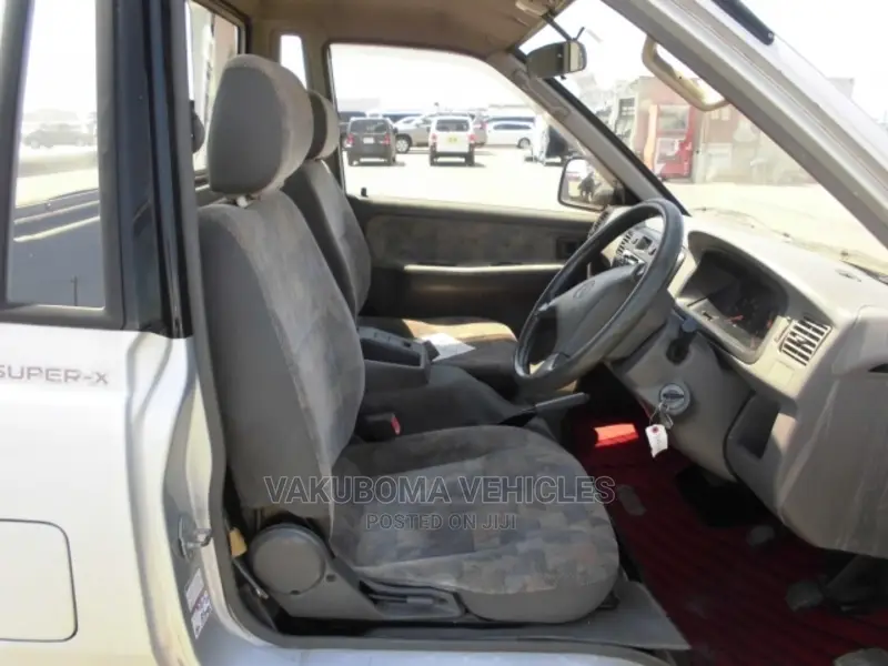 Toyota Lite-Ace 2000 Silver