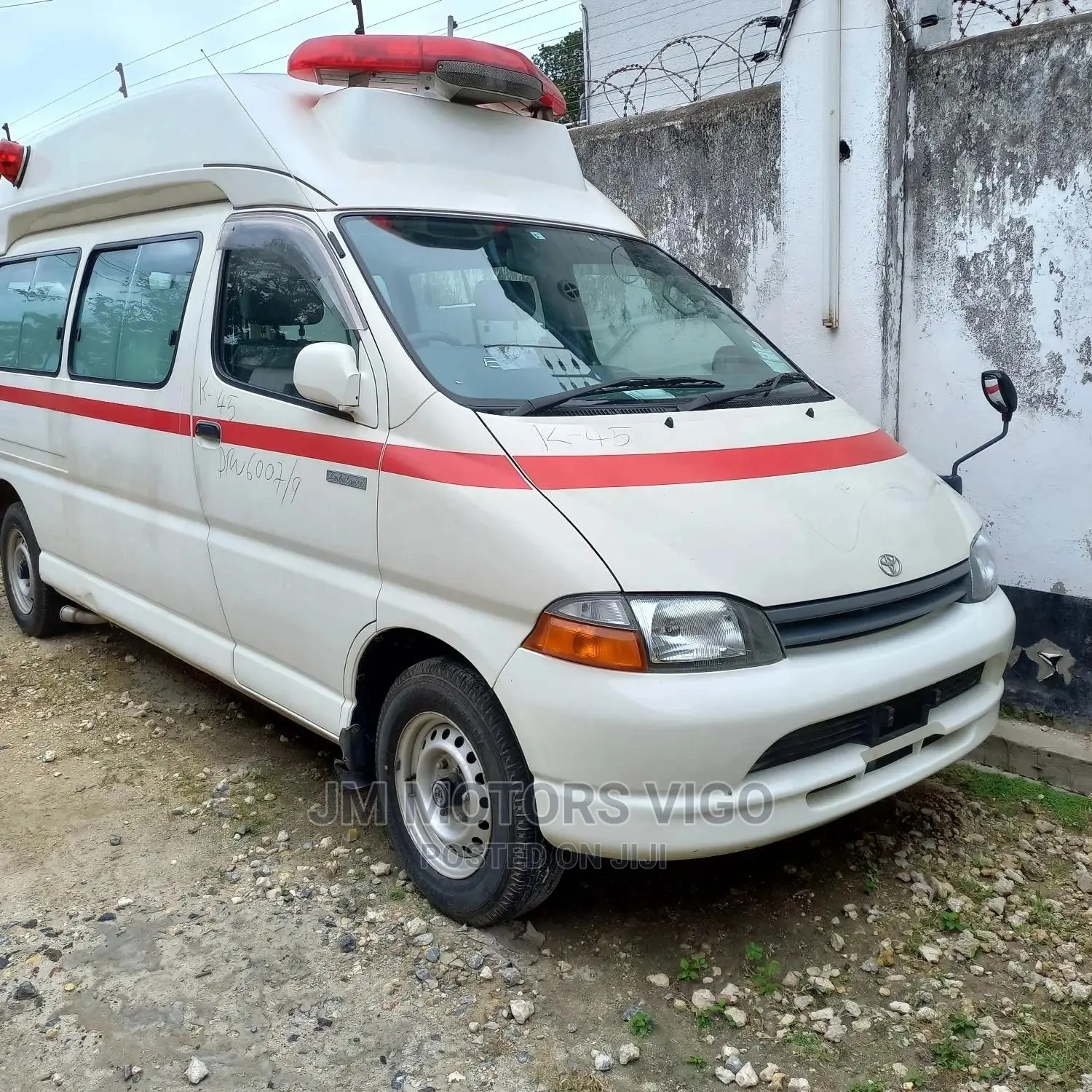 Toyota Regius 2005 White