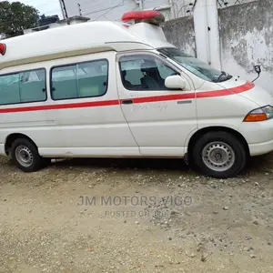 Toyota Regius 2005 White